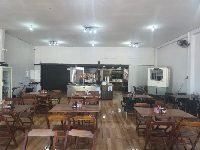 VENDE SE RESTAURANTE COMPLETO.