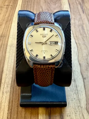 Seiko 5 TV Dial 21 rubis 6119-7103 - 1971