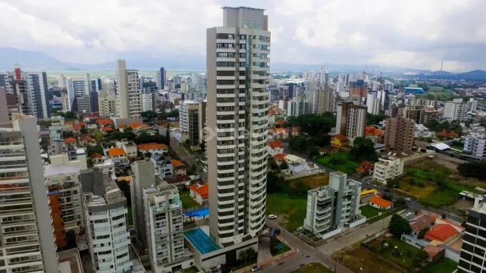 Apartamento para aluguel, 3 quartos, 3 suítes, 4 vagas, Centro - Tubarão/SC