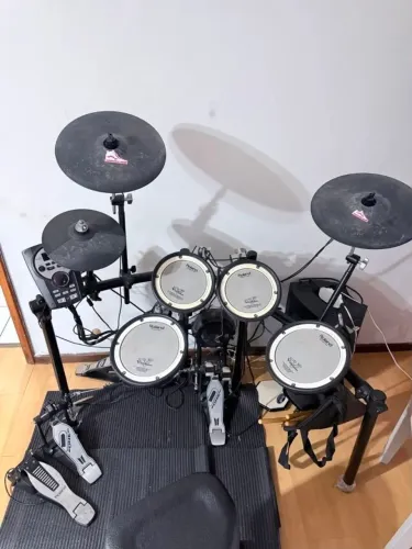 Bateria Eletrônica Roland TD -11 semi nova