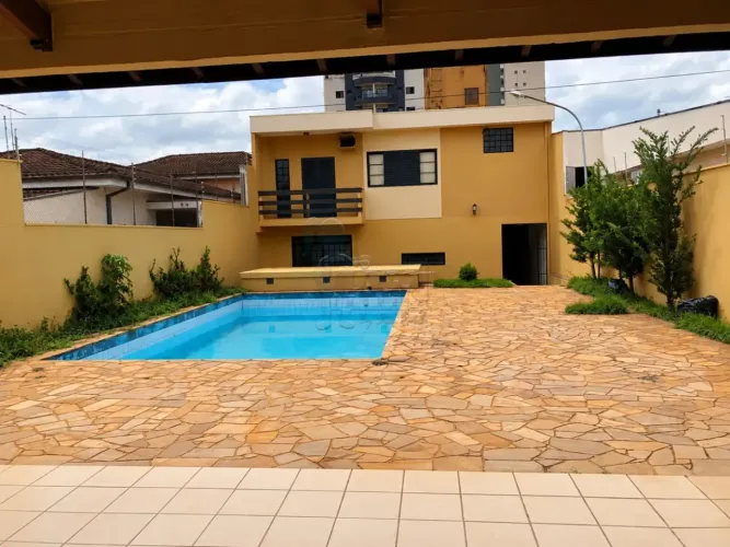Casa sobrado de 381m² com 03 suítes para locação - Villa Seixas