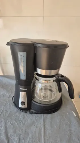 Cafeteira Mondial para até 26 cafézinhos