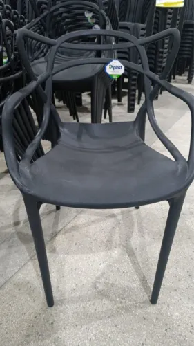Cadeira de Plástico Elegante