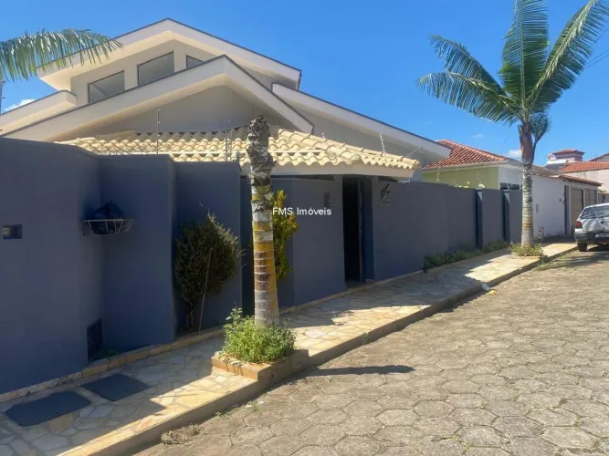 Venda de Residência Impecável em Nova Borda, Borda da Mata-MG: 4 quartos, 1 suíte, 3 salas