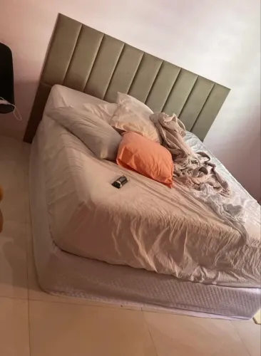 Cama queem seminova