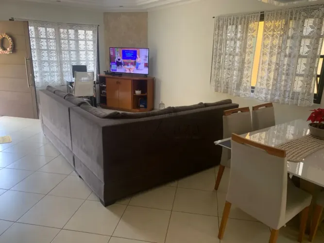 Oportunidade - Casa Sobrado - Jardim Terras de São João - Jacareí - 4 Dormitórios - 250m².
