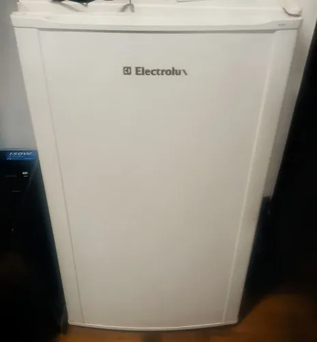Frigobar Electrolux modelo RE120