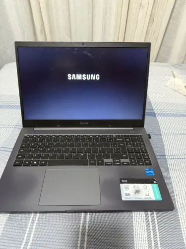 Samsung book Core i5 8GB 256GB SSD Tela Full HD 15.6
