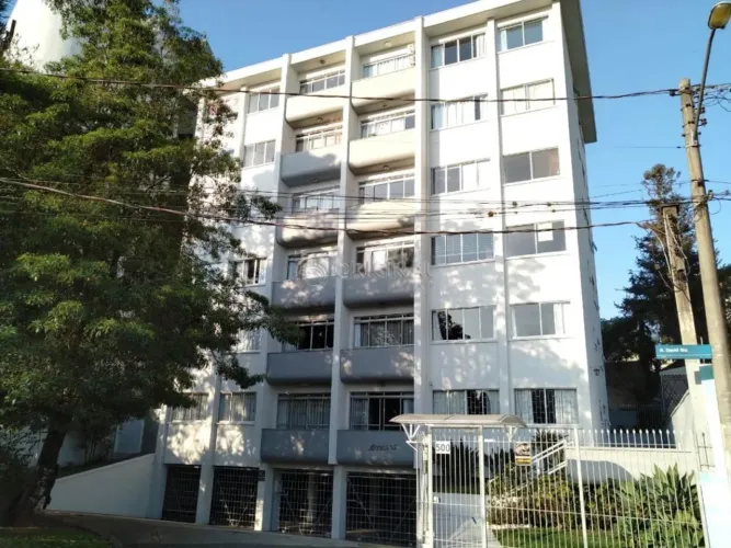 APARTAMENTO AMPLO, ENSOLARADO E EM EXCELENTE LOCALIZAÇÃO!
