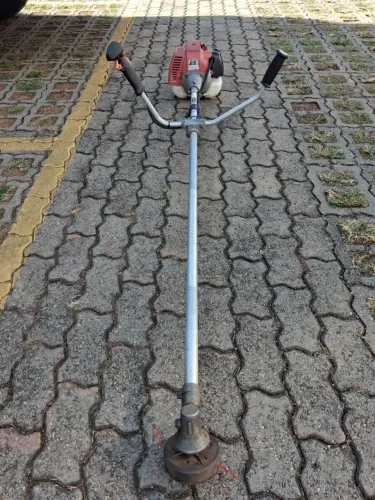 Vende _ se roçadeira Toyama revisa perfeito estado