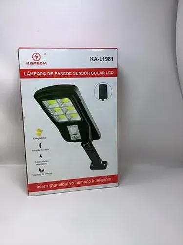 Luminária Refletor Led Carregamento Solar Sensor De Presença