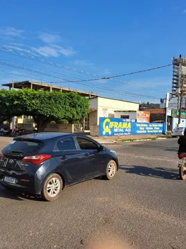 A.Moura Gestor Imobiliário-Filial Santarém - Vende 1 terreno de esquina com Casa, Santarém