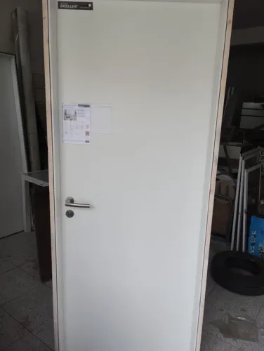 Porta de abrir laca branca 210x80x17
