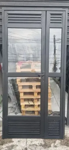 Porta balcão para áreas