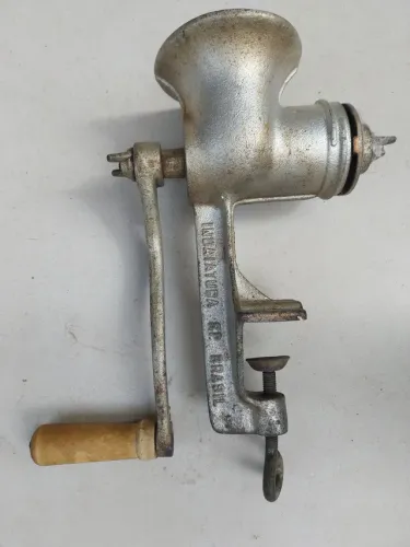 Moedor de carne manual Alfa número 03.