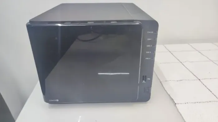 Servidor Synology DS415+ 4 baias DiskStation  - Estado de novo  *HDs não inclusos