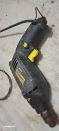 Furadeira e Parafusadeira Hammer,não está funcionando  serve para consertar ou retirada  
