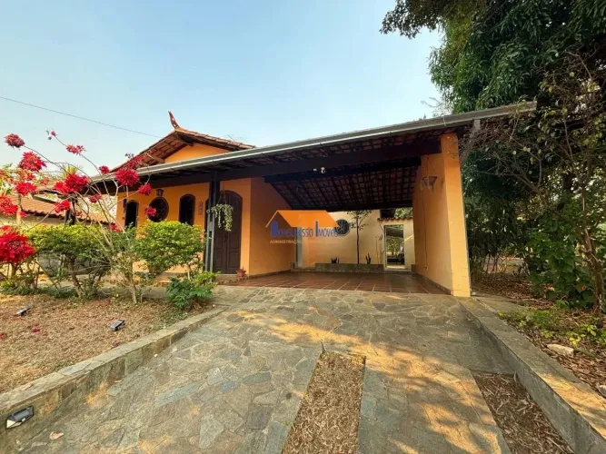 Lote de 2.497,0 m² com casa colonial no centro de Lagoa Santa/MG