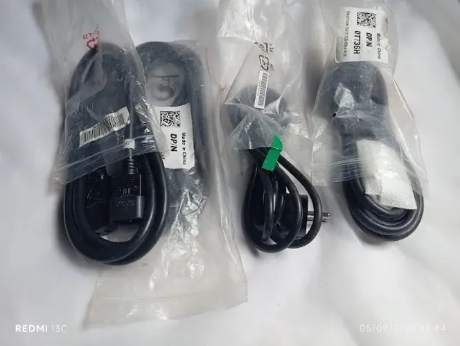 Lote de cabos pra computador