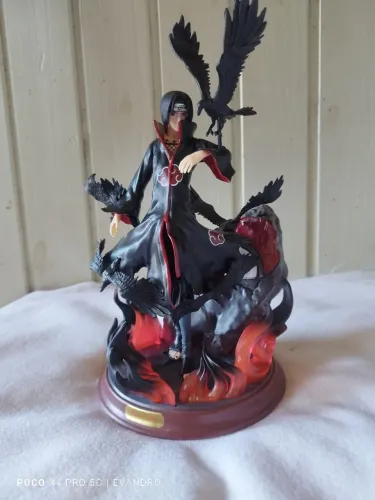Estátua uchiha Itachi 