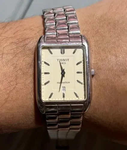 Tissot clássico 30x24 mm