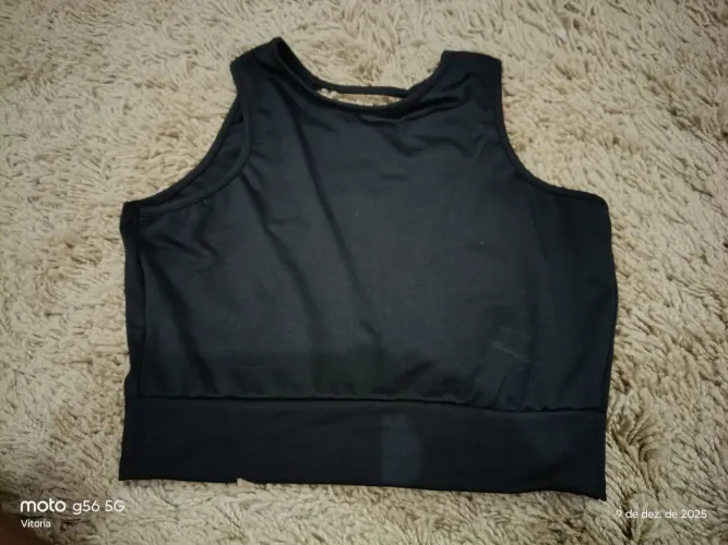 Top cropped preto