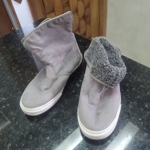 Bota infantis cinzas com forro de pelúcia GAP 31/ 32