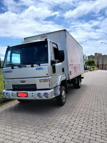 Caminhão Ford Cargo 815E 2010