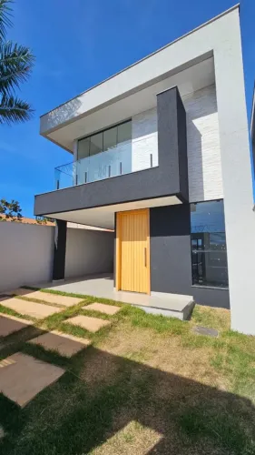 SOBRADO NOVO À VENDA EM LUZIANIA