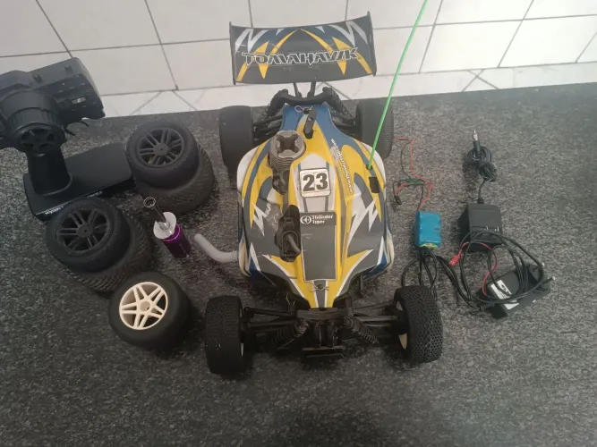 Carrinho de controle remoto Thunder Tiger Tomahawk