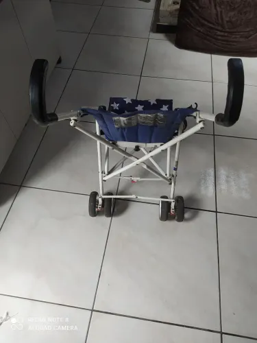 Vendo carrinho d bebê 