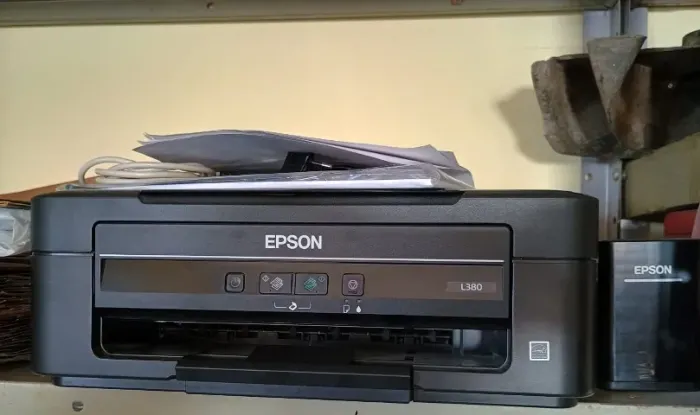duas impressoras multifuncional epson l380 ecotank mais Hp Deskjet 1000