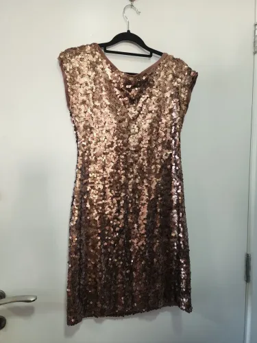 Vestido de paetê dourado