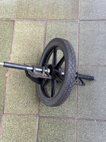 Roda abdominal usada 