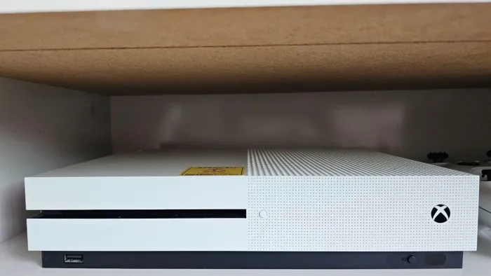 Xbox One S - Ótimo Estado + 1 controle