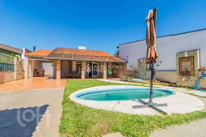 Casa 4 quarto(s), no bairro Guarujá
