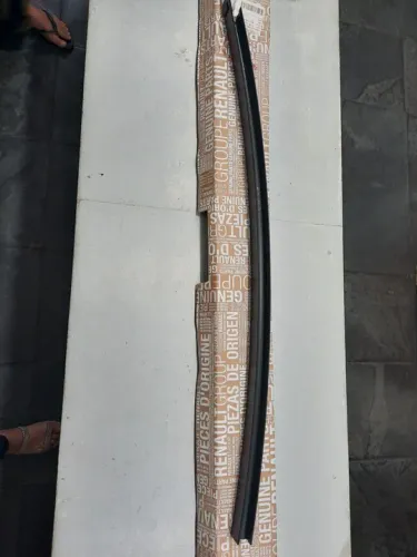Guia canaleta do Vidro porta dianteira Renault Logan 2012 a 2018