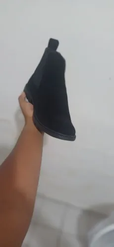 Bota Chelsea preta de camurça