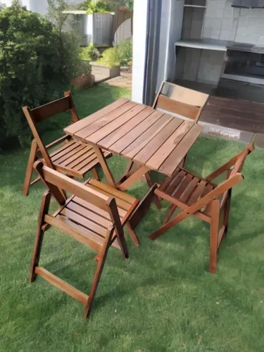 Conjunto de mesa dobrável 70 x 65 madeira de eucalipto envernizada 