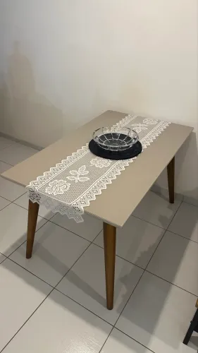 Mesa de jantar para 4 a 6 pessoas - Muito nova!