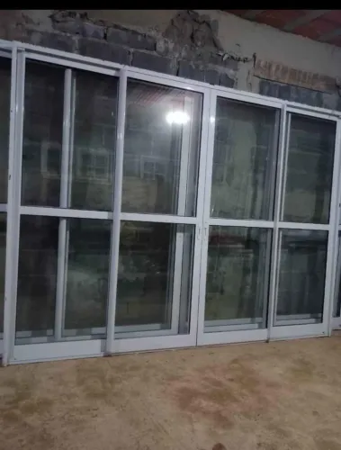 ?  Porta de Correr em Alumínio Branco com 04 Folhas 