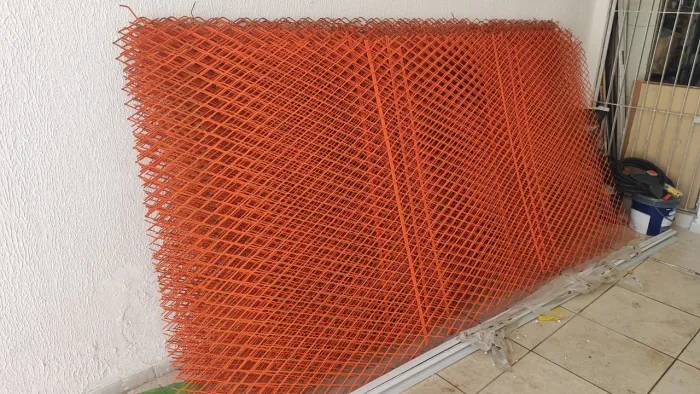 Chapa expandida de ferro já pintada