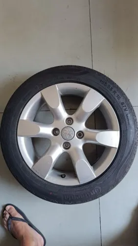 2 Rodas em perfeito estado de conservação e pneus praticamente novos, como nas imagens.
