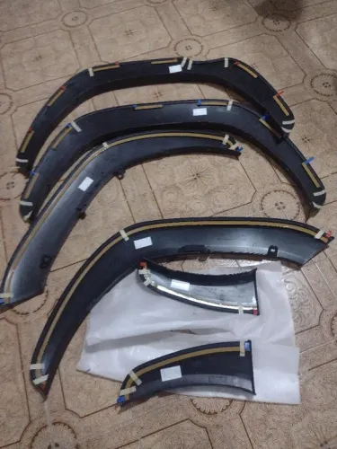 Alargador (moldura) Hilux 12/15