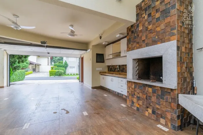 Casa em Condomínio Fechado, 05 Suítes, Pinefilds, Pinhais.