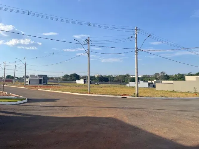 Lotes a venda no condomínio Golden Place