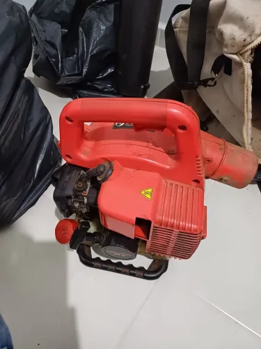 Soprador e coletor de folhas a gasolina