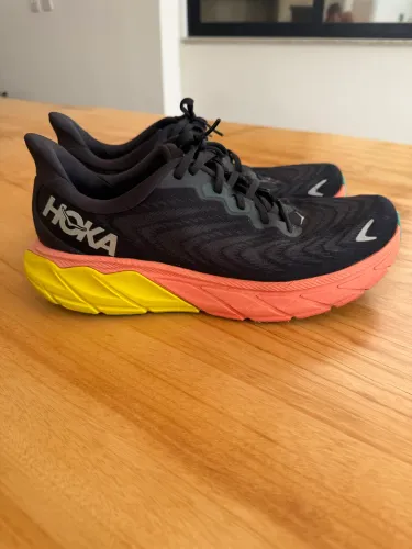 Hoka Arahi 6