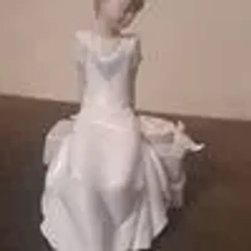 Estatueta Nao por Lladro "A primavera chegou" menina com pássaro #1430