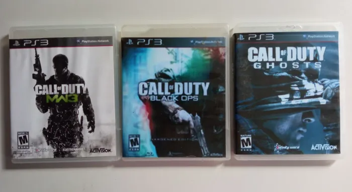 3 jogos Combo Jogos Call of Duty PS3 - MW3, Black Ops e Ghosts